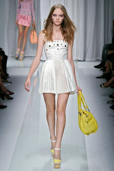 Look 13